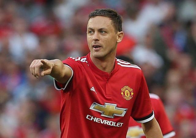 逐渐倾斜于 逐渐倾斜于